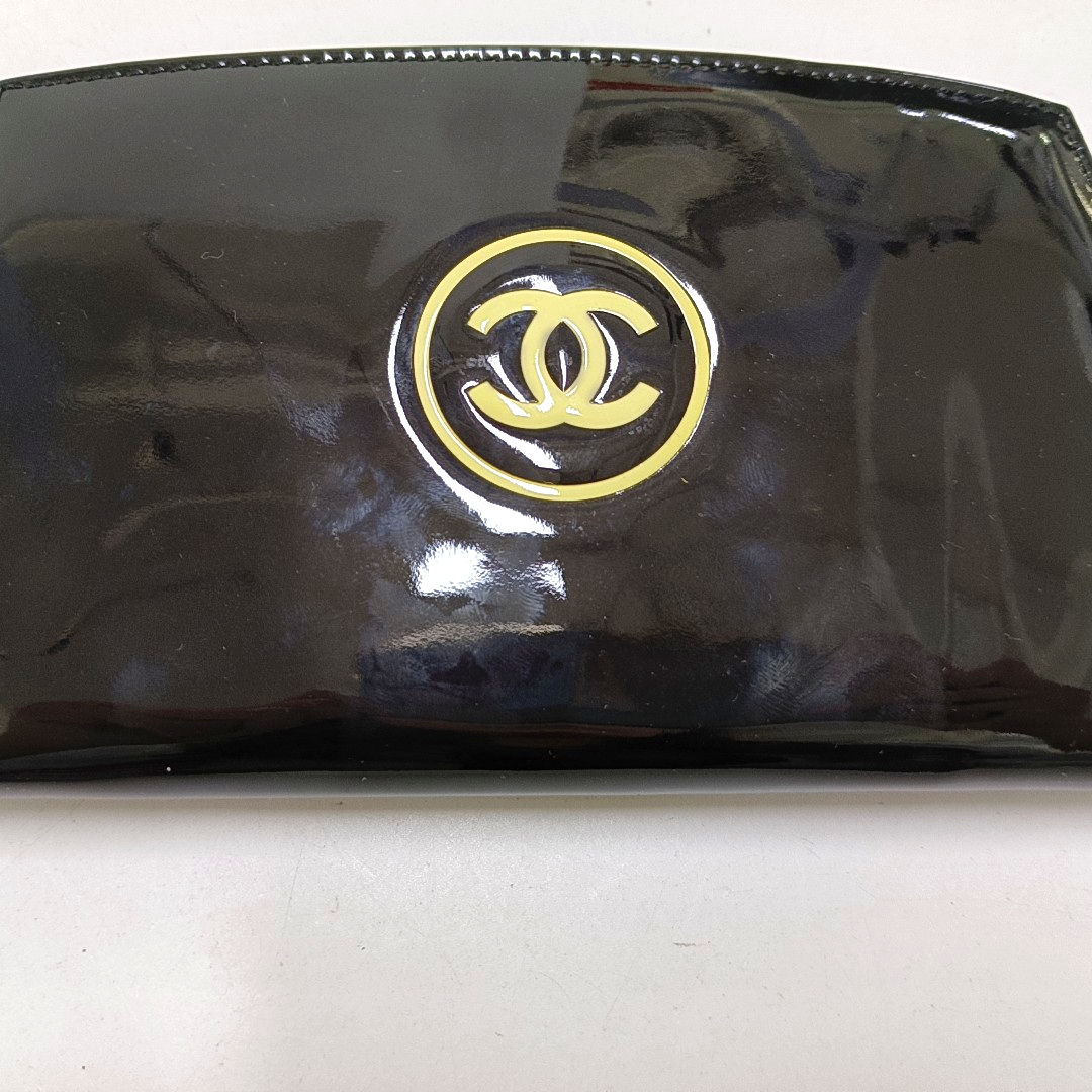 CHANEL CIRCLED CC Black Patent Leather Wallet Silver Hardware 13nan-(SKU)-951413773