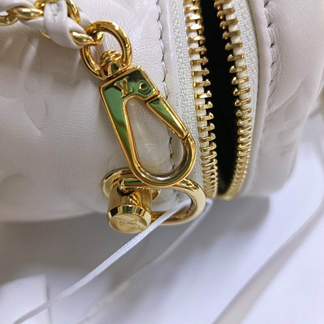 LOUIS VUITTON VANITY CHAIN POUCH Small White Monogrammed Lamb Leather Shoulder Bag with Detachable Strap-(SKU)-969880680
