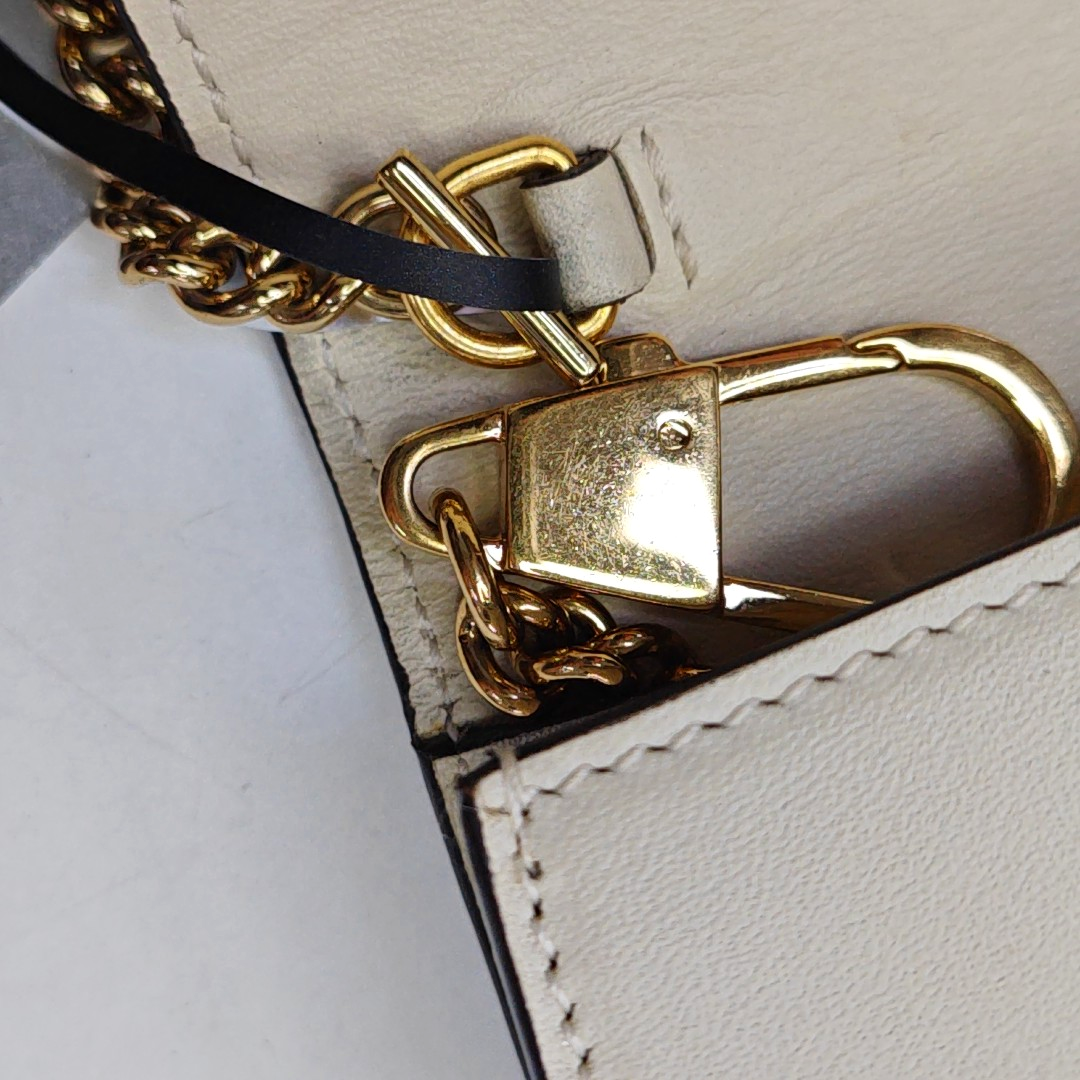 GUCCI Sylvie Super mini White Cowhide Stripe Strap Serbia Single Shoulder Bag Tote Golden hardware Removable shoulder strap-(SKU)-948580042