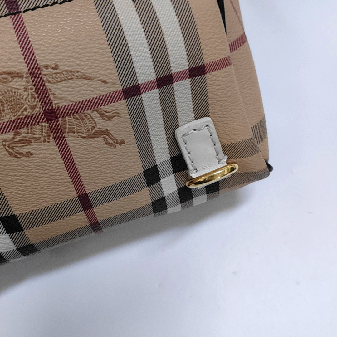 BURBERRY White leather horse race pattern hollow crossbody bag/shoulder bag Golden hardware-(SKU)-960246939