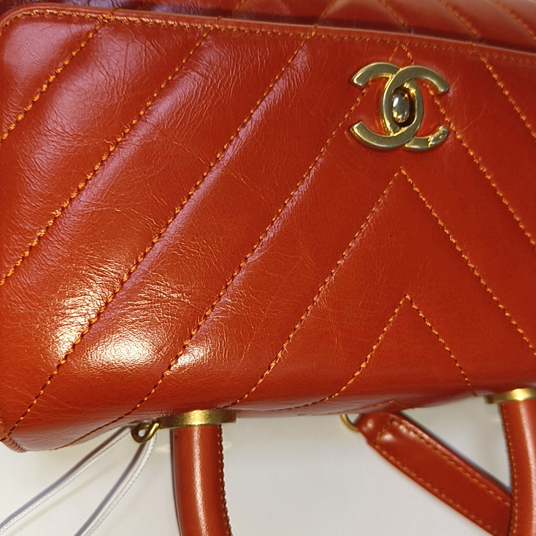 CHANEL COCO HANDLE Orange Calfskin Quilted V-Shape Bag with Golden Hardware, 24K, Detachable Strap-(SKU)-963432693