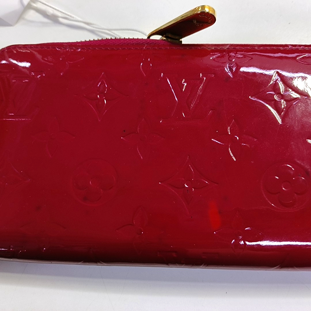 LOUIS VUITTON Red patent leather embossed wallet Golden hardware Complete Accessories-(SKU)-931296992