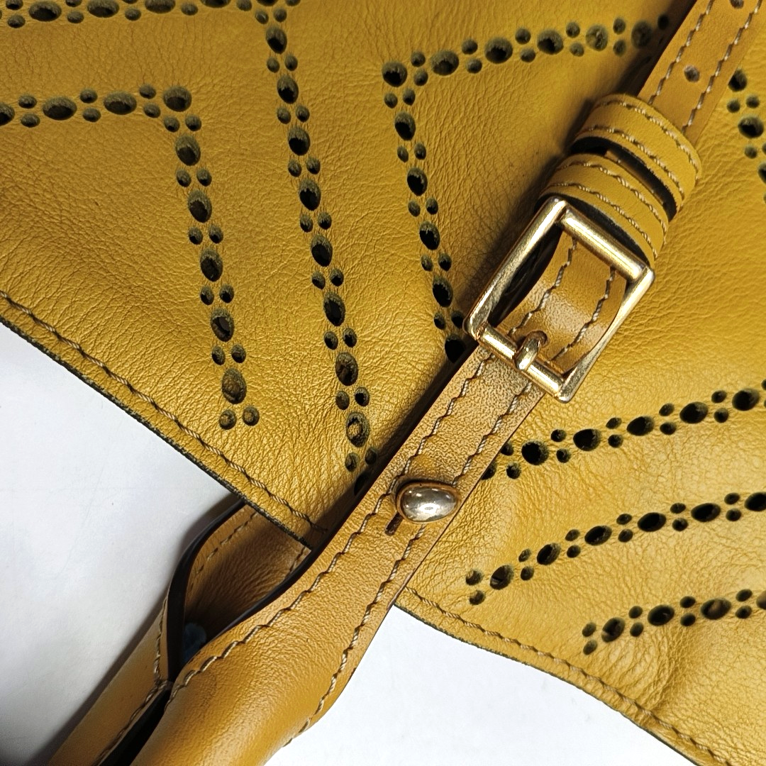 BURBERRY Tote bag Mustard Cowhide Cutout Single Shoulder Bag Golden hardware Sub-bag-(SKU)-953287825