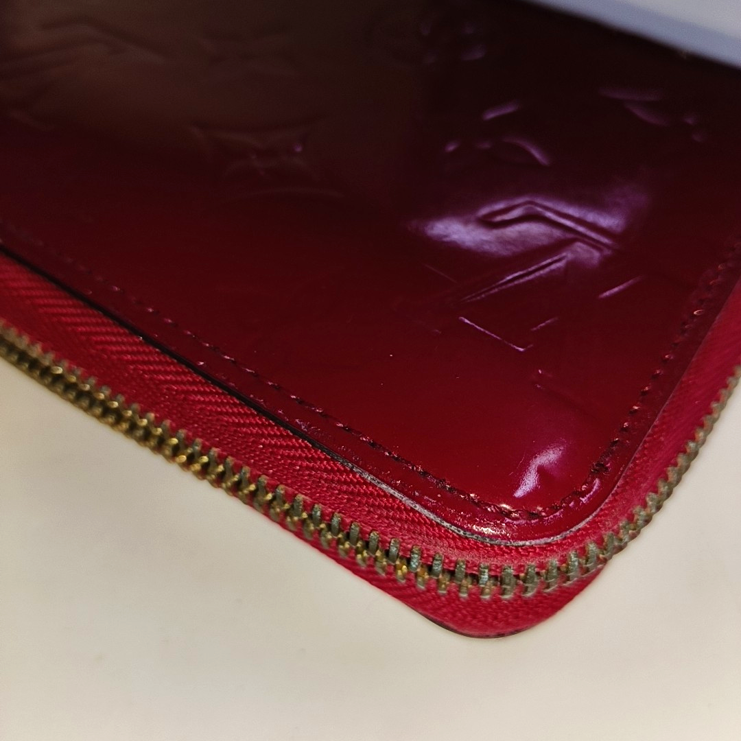 LOUIS VUITTON Fuchsia Patent Leather Crinkled Wallet Golden hardware-(SKU)-939810629