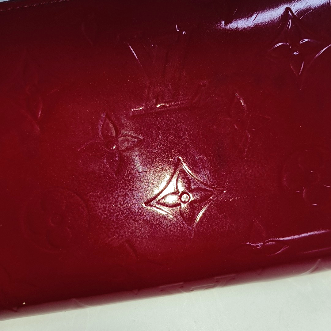 LOUIS VUITTON Fuchsia Patent Leather Crinkled Wallet Golden hardware-(SKU)-939810629