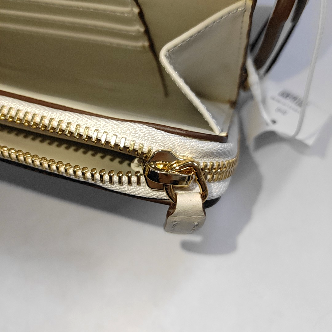 STELLA McCARTNEY Stella Logo White Leather Cutout Floral Crossbody Bag Single Shoulder Bag Golden hardware Removable shoulder strap-(SKU)-940252376