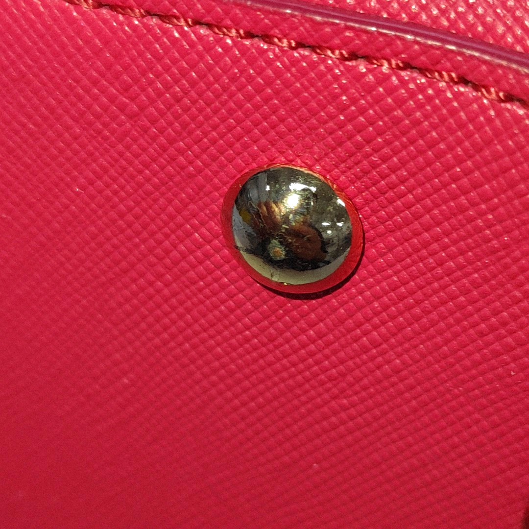 MCM NUOVO Red Leather Embossed Shoulder Bag Tote Bag Crossbody Bag Golden hardware Removable shoulder strap-(SKU)-14100965