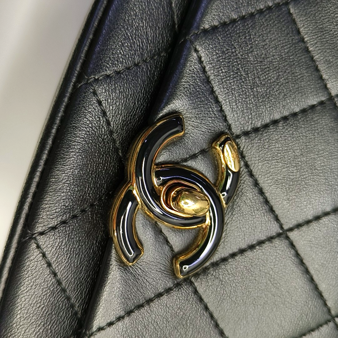 CHANEL CHAIN INFINITY TOP HANDLE Small Black Lambskin Quilted Chain Strap Shoulder Bag Crossbody Bag Golden Hardware 30cm-(SKU)-961018238