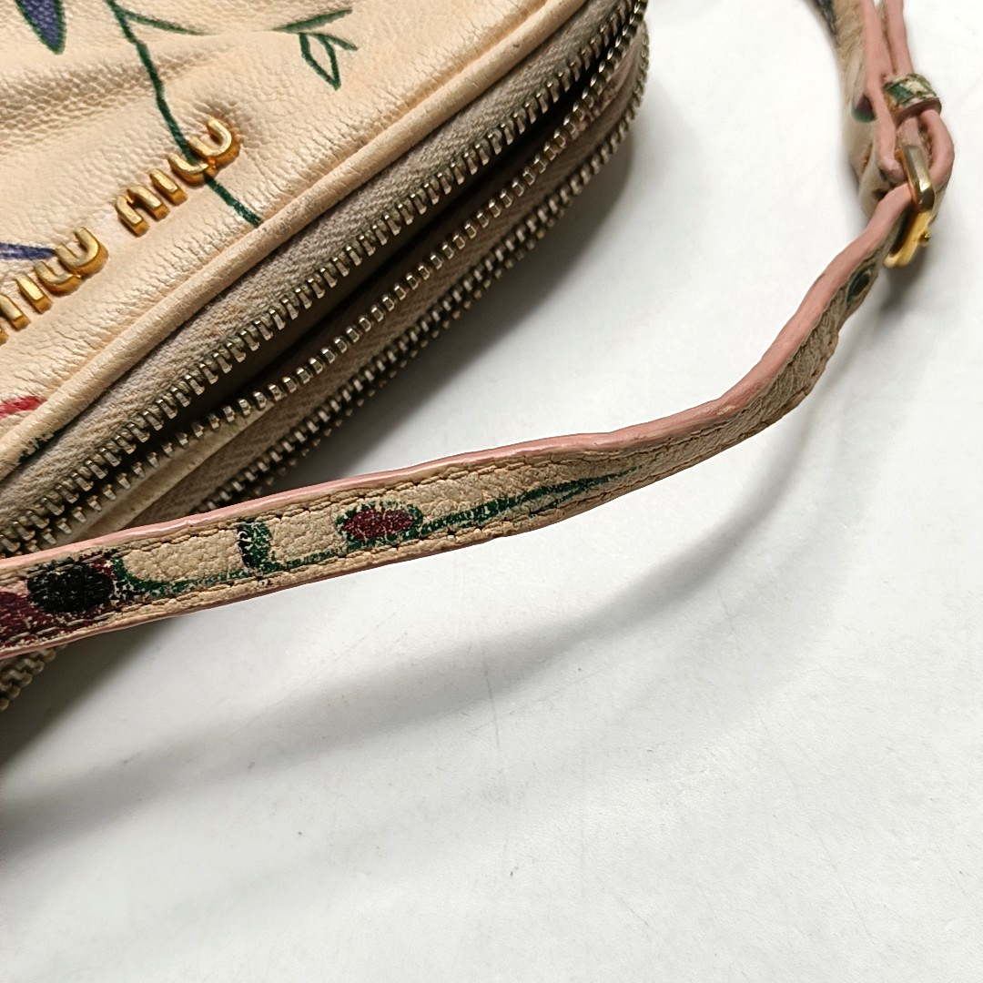 Miu Miu Beige Cowhide Printed Handbag Golden hardware-(SKU)-953382271
