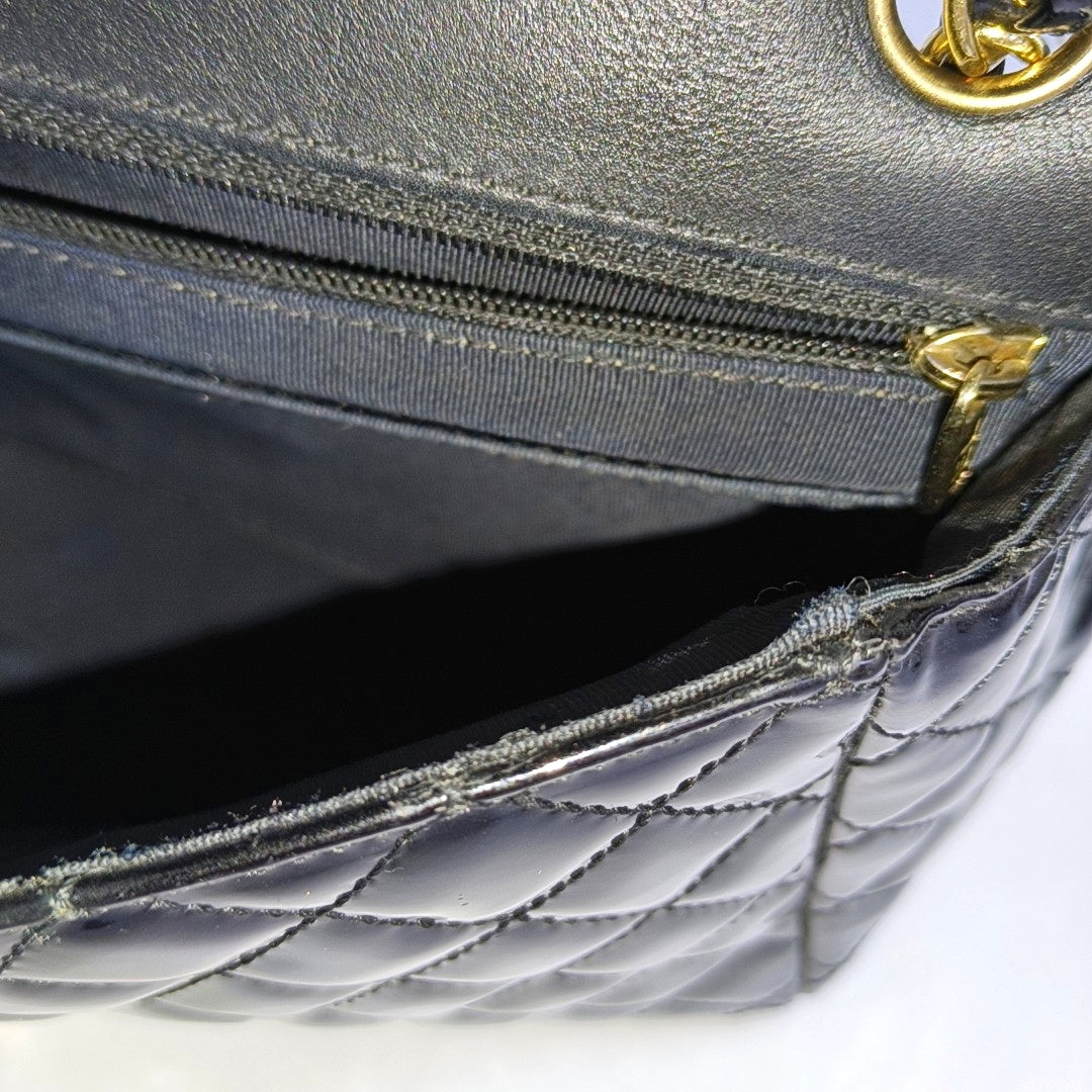CHANEL CLASSIC FLAP Medium Black Patent Leather Cannage Flap Single Shoulder Bag Gold Black Red Hardware 13 Clasp-(SKU)-969308446