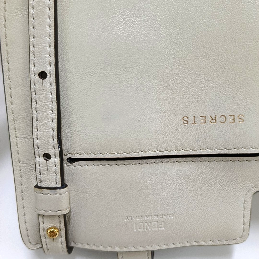 FENDI 2 Pockets White Cowhide Single Shoulder Bag Crossbody Bag Golden hardware-(SKU)-952863900