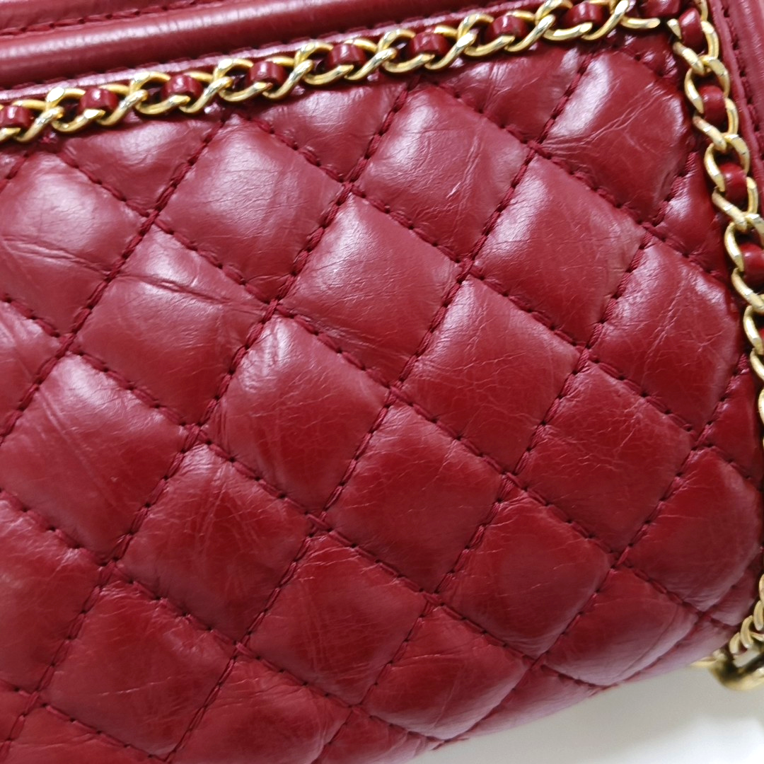 CHANEL BOY CHANEL Small Red Leather Quilted Shoulder Bag with Shoulder Strap and Handle, Gold Hardware, 23 Opening, Detachable Strap-(SKU)-955618123