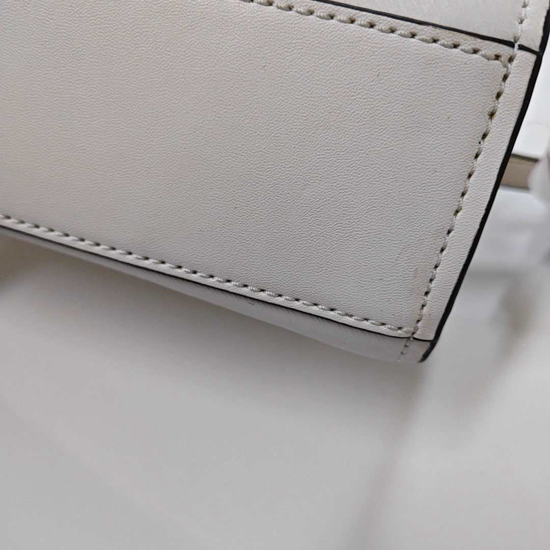 MICHAEL KORS White Leather Single Shoulder Bag Crossbody Bag Golden hardware-(SKU)-936597354
