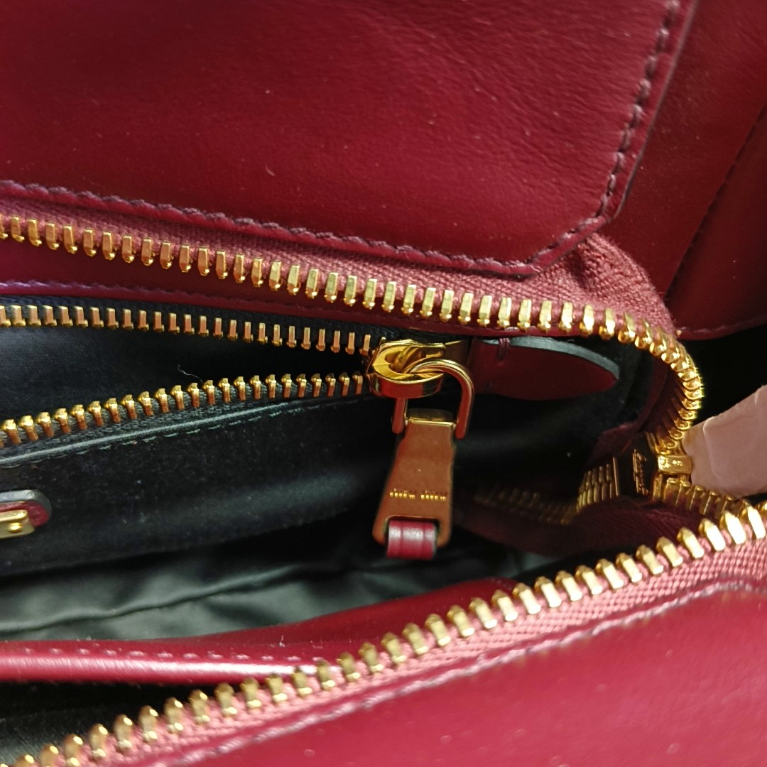 Miu Miu Burgundy leather handbag, single shoulder bag Golden hardware Removable shoulder strap-(SKU)-949081414