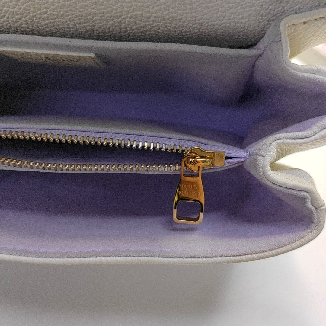 LOUIS VUITTON MÉTIS EAST WEST White Leather Monogram Embossed Messenger Bag Crossbody Tote Bag Shoulder Bag Golden Hardware Removable Shoulder Strap-(SKU)-963714224