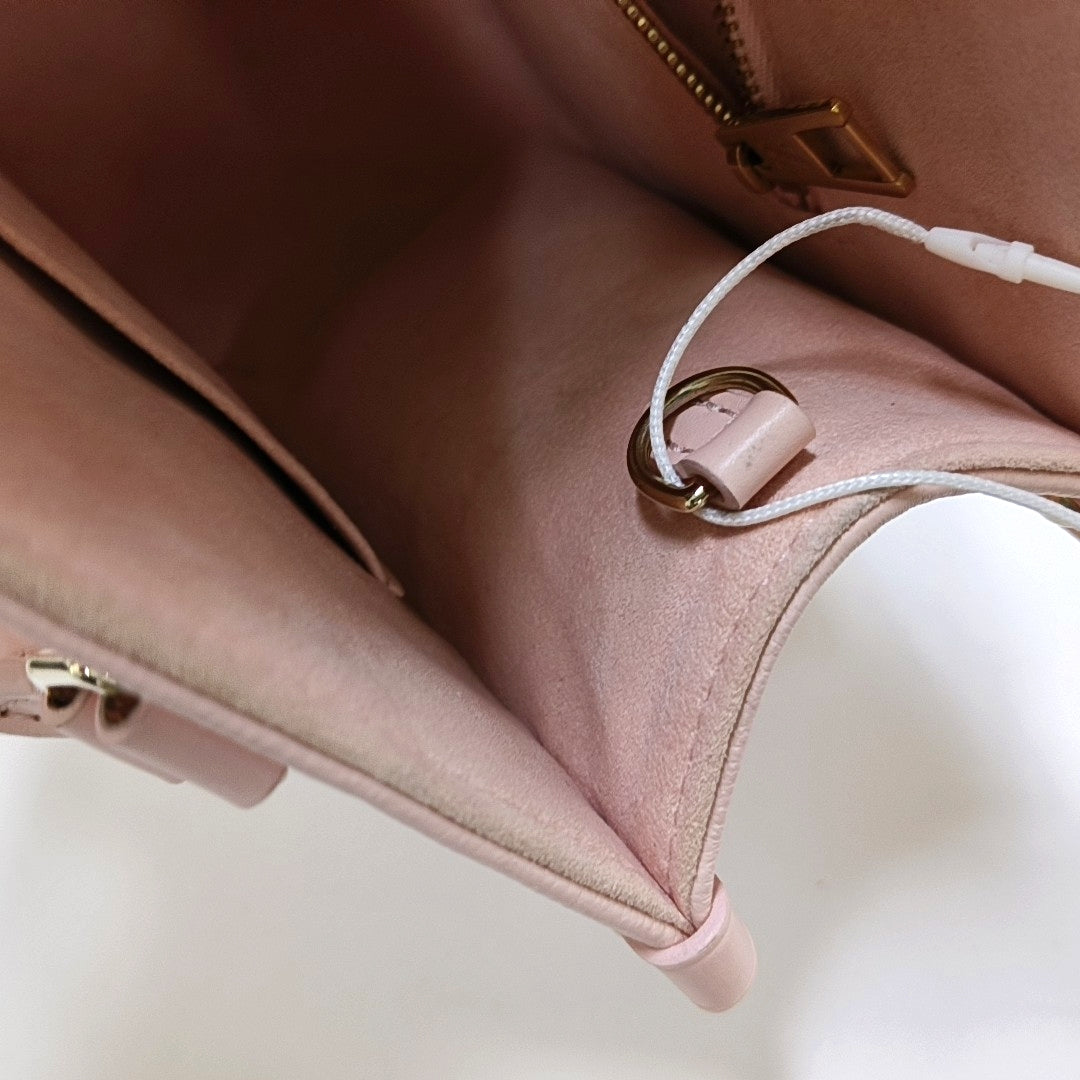 LOUIS VUITTON ONTHEGO Small Light Pink Calfskin Monogram Embossed Jungle Bag Single Shoulder Bag Handbag Detachable Strap-(SKU)-966381048