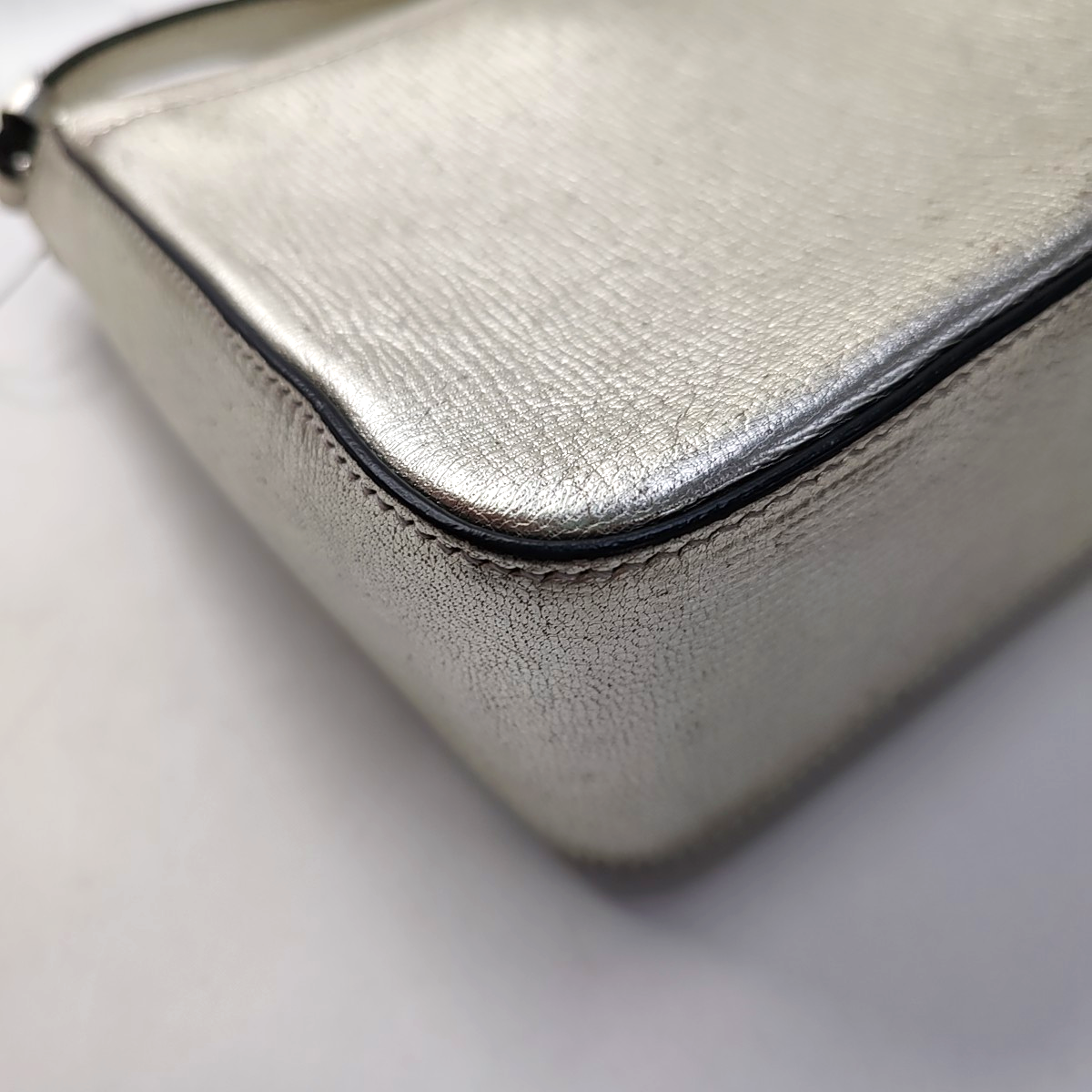 FERRAGAMO Silver Cowhide Crossbody Bag Shoulder Bag Silver Hardware-(SKU)-944296503