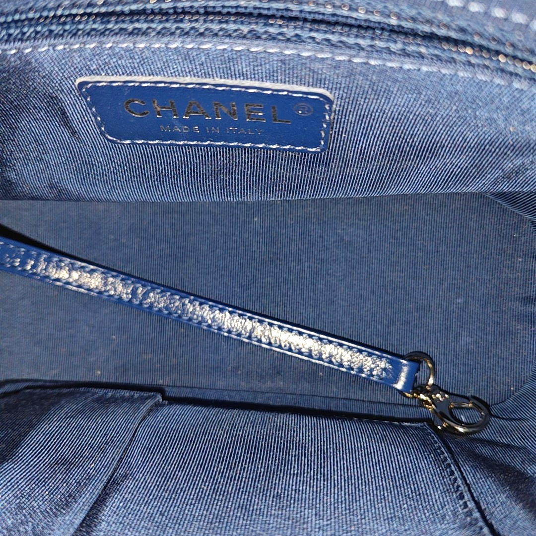 CHANEL GABRIELLE Small size blue leather quilted diamond crossbody bag single shoulder bag handbag golden silver ruthenium hardware 29 opening detachable shoulder strap-(SKU)-951676219