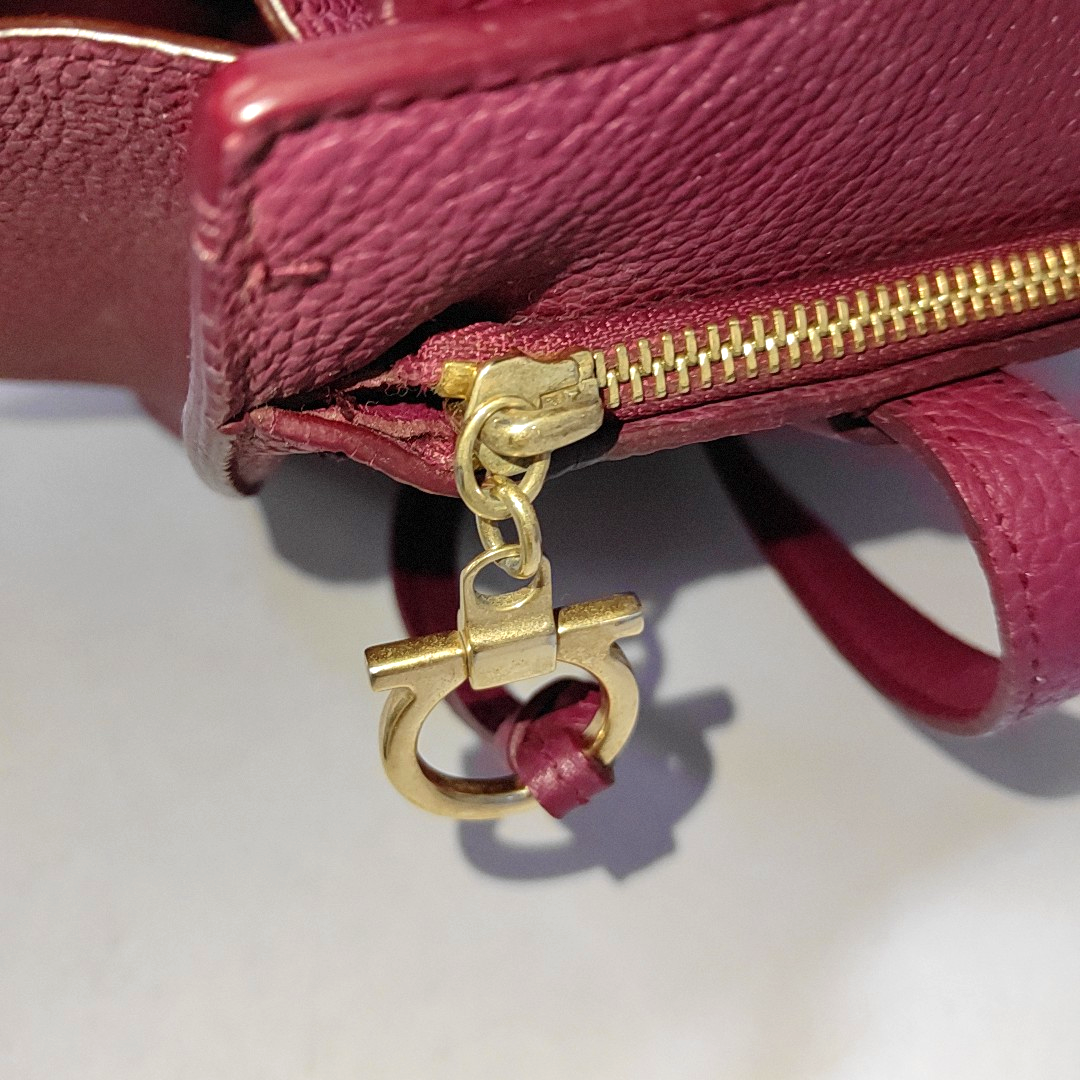 FERRAGAMO Amy Medium size Fuchsia Cowhide Leather Shoulder Bag Golden hardware-(SKU)-939936787