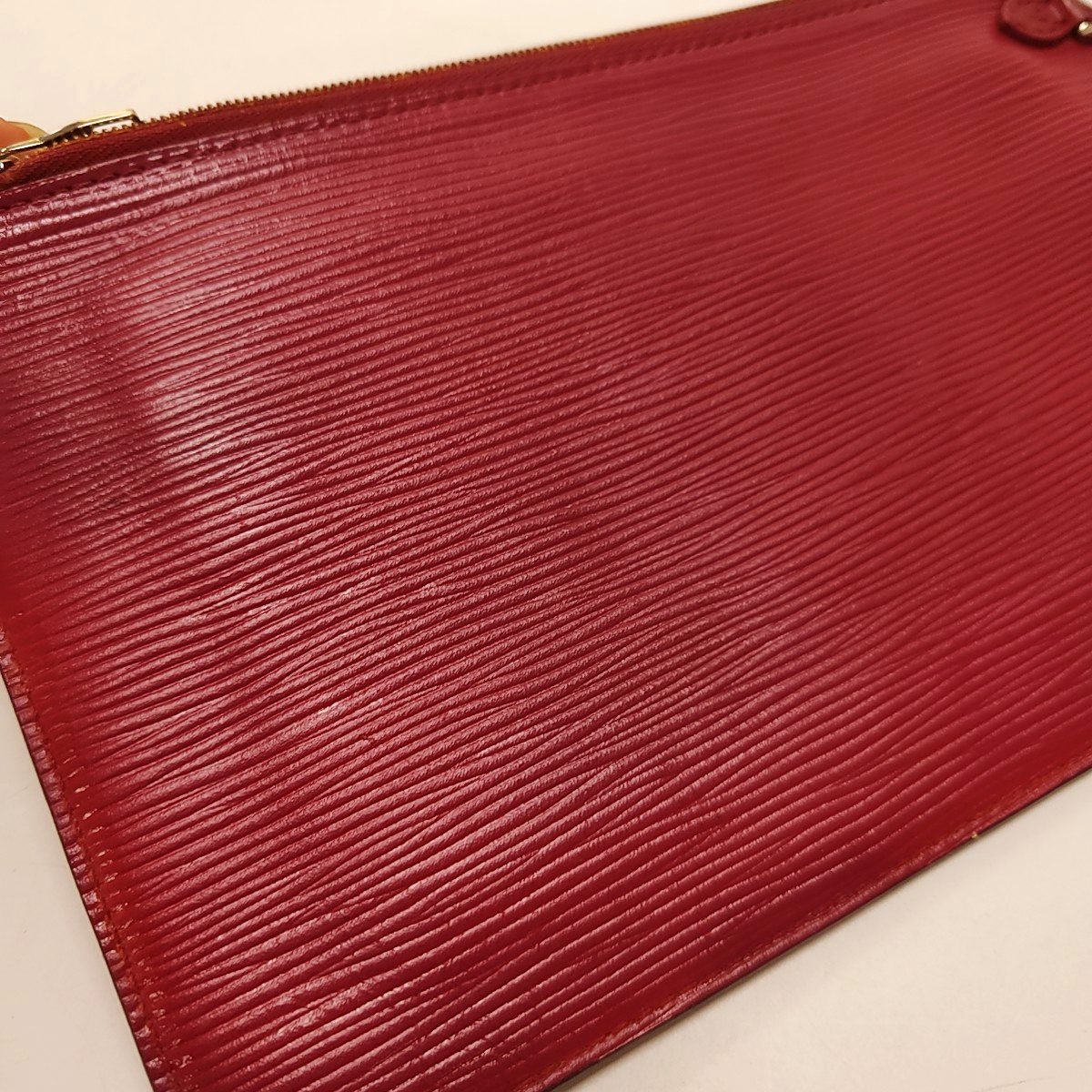 LOUIS VUITTON ACCESSOIRES 紫红色EPI牛皮水波纹麻将包手拿包Handheld包 Silver Hardware-(SKU)-945508181