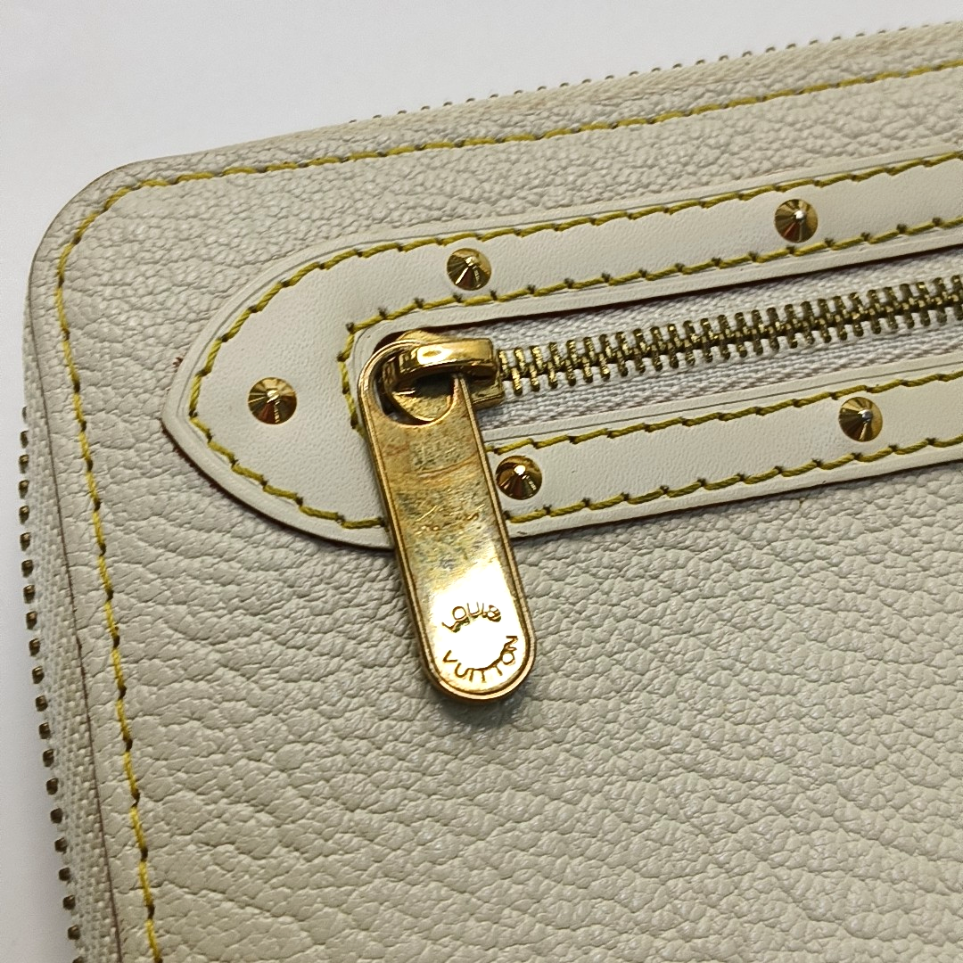 LOUIS VUITTON White Cowhide Stud Wallet Golden hardware-(SKU)-959603399