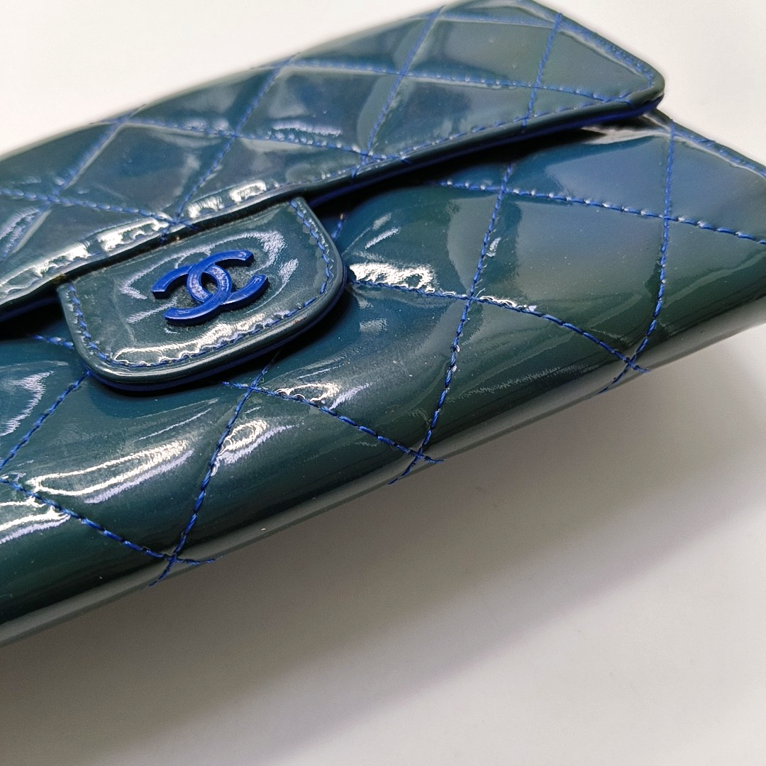 CHANEL CLASSIC FLAP Blue patent leather diamond-pattern wallet Silver and Blue Hardware 16nan-(SKU)-949495187