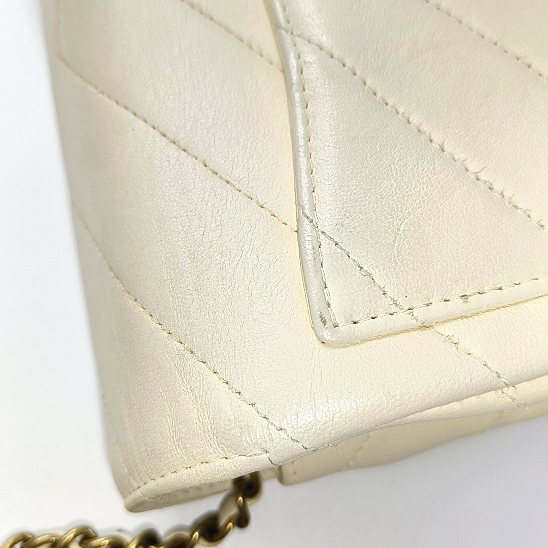 CHANEL THREAD AROUND White Lamb Skin Quilted V Pattern Shoulder Bag Crossbody Bag Gold Hardware 22 Opening Pockets-(SKU)-966841707