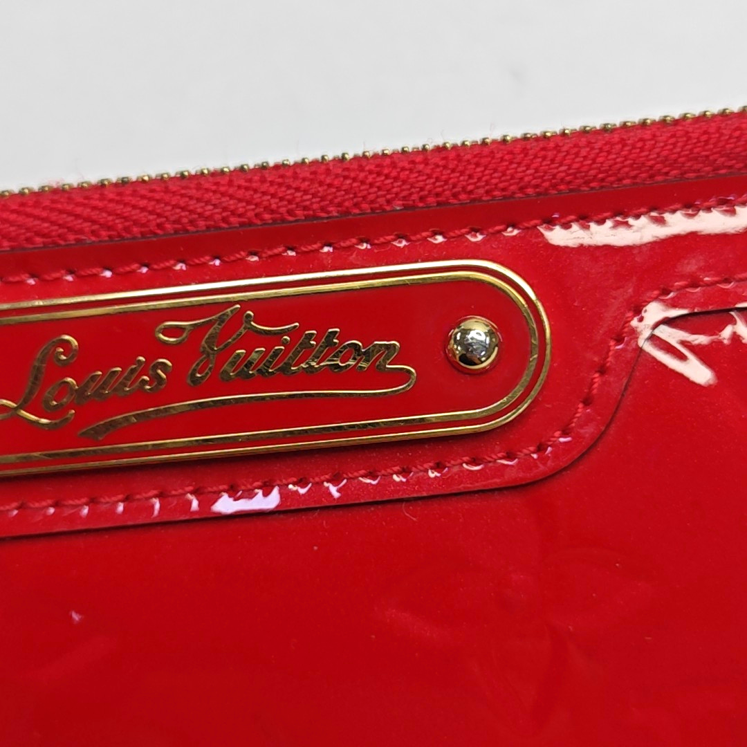 LOUIS VUITTON Red Patent Leather Textured Handbag Golden hardware-(SKU)-944993230