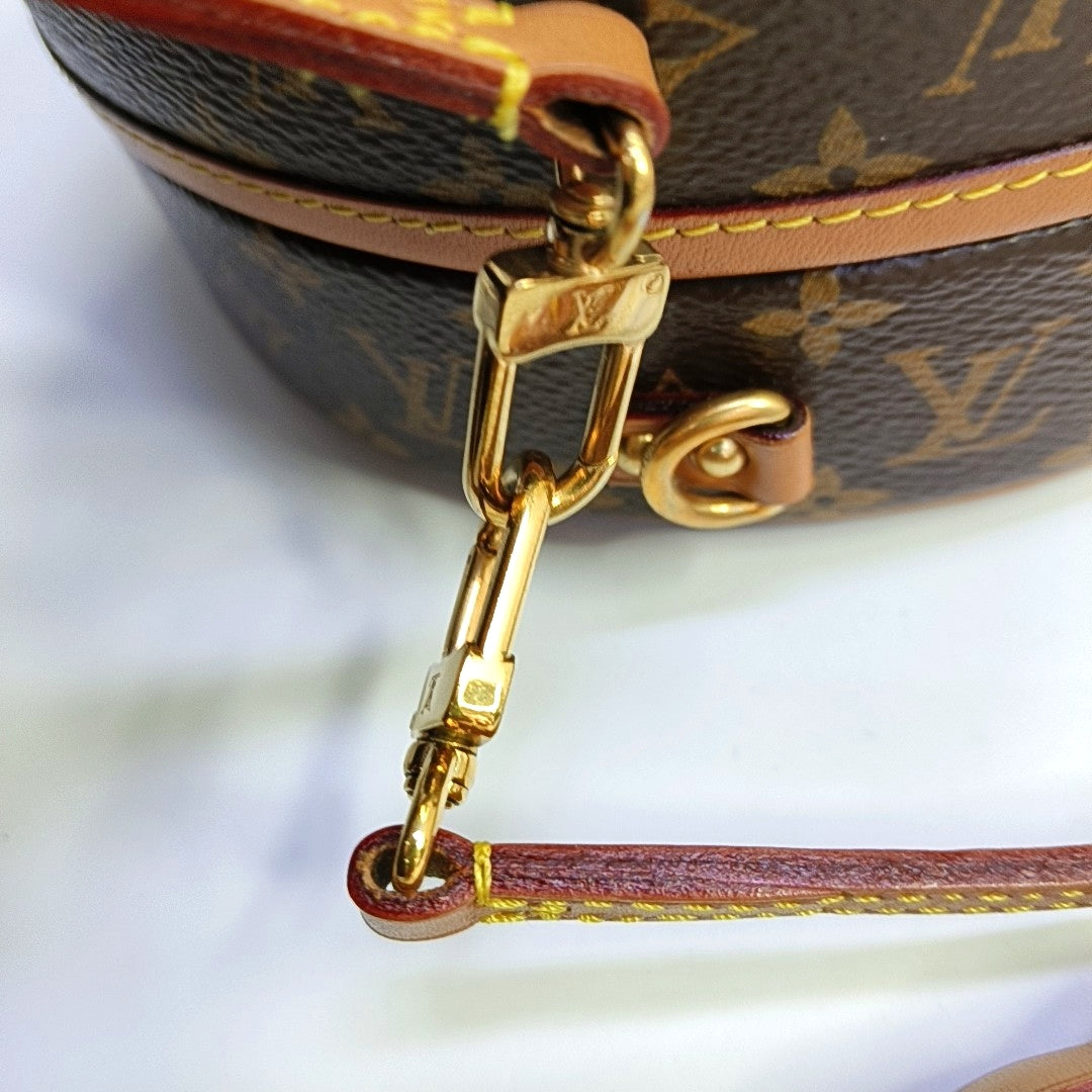 LOUIS VUITTON BOITE CHAPEAU Small Brown Coated Canvas Monogram Pattern Round Pie Bag Single Shoulder Bag Tote Bag Crossbody Bag Golden Hardware Removable Strap-(SKU)-967608224