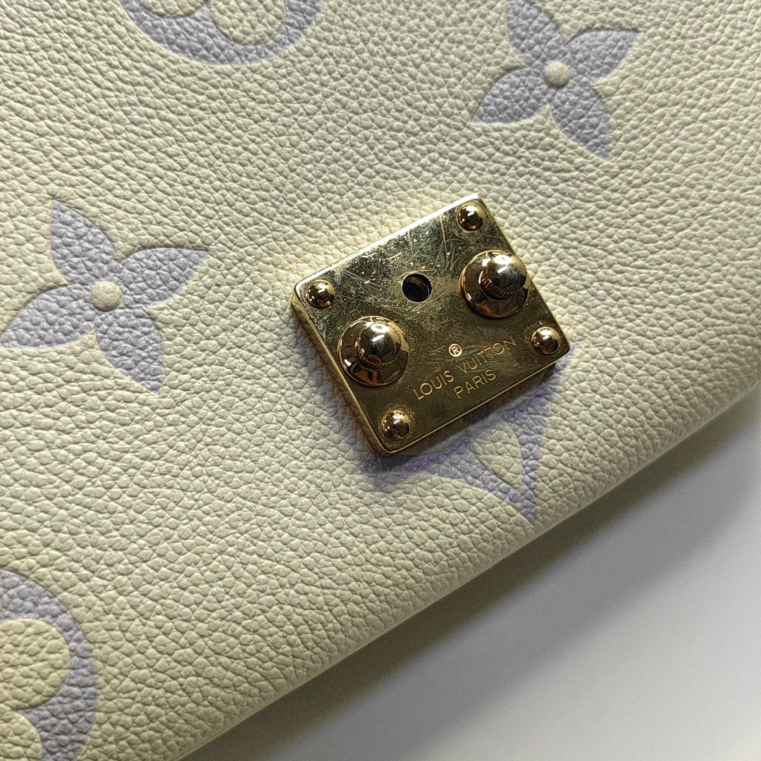 LOUIS VUITTON MÉTIS EAST WEST White Leather Monogram Embossed Messenger Bag Crossbody Tote Bag Shoulder Bag Golden Hardware Removable Shoulder Strap-(SKU)-963714224