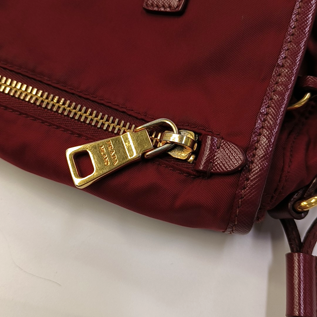 PRADA Vela Messenger Bag Red Nylon Cross Grain Single Shoulder Crossbody Golden hardware Removable shoulder strap-(SKU)-957669142