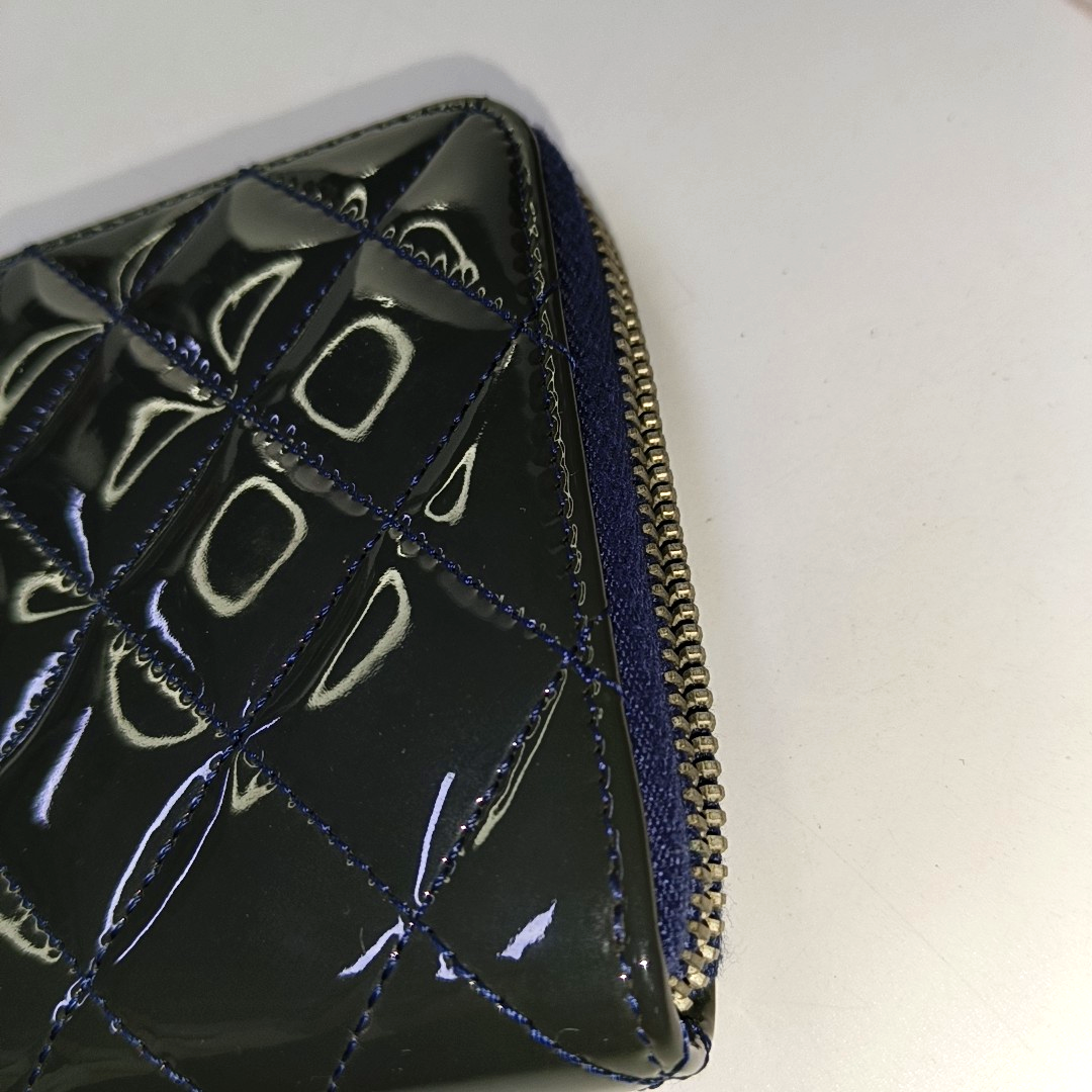 CHANEL ZIPPY深蓝色漆皮菱格纹,绗缝钱包 20nan-(SKU)-938651990