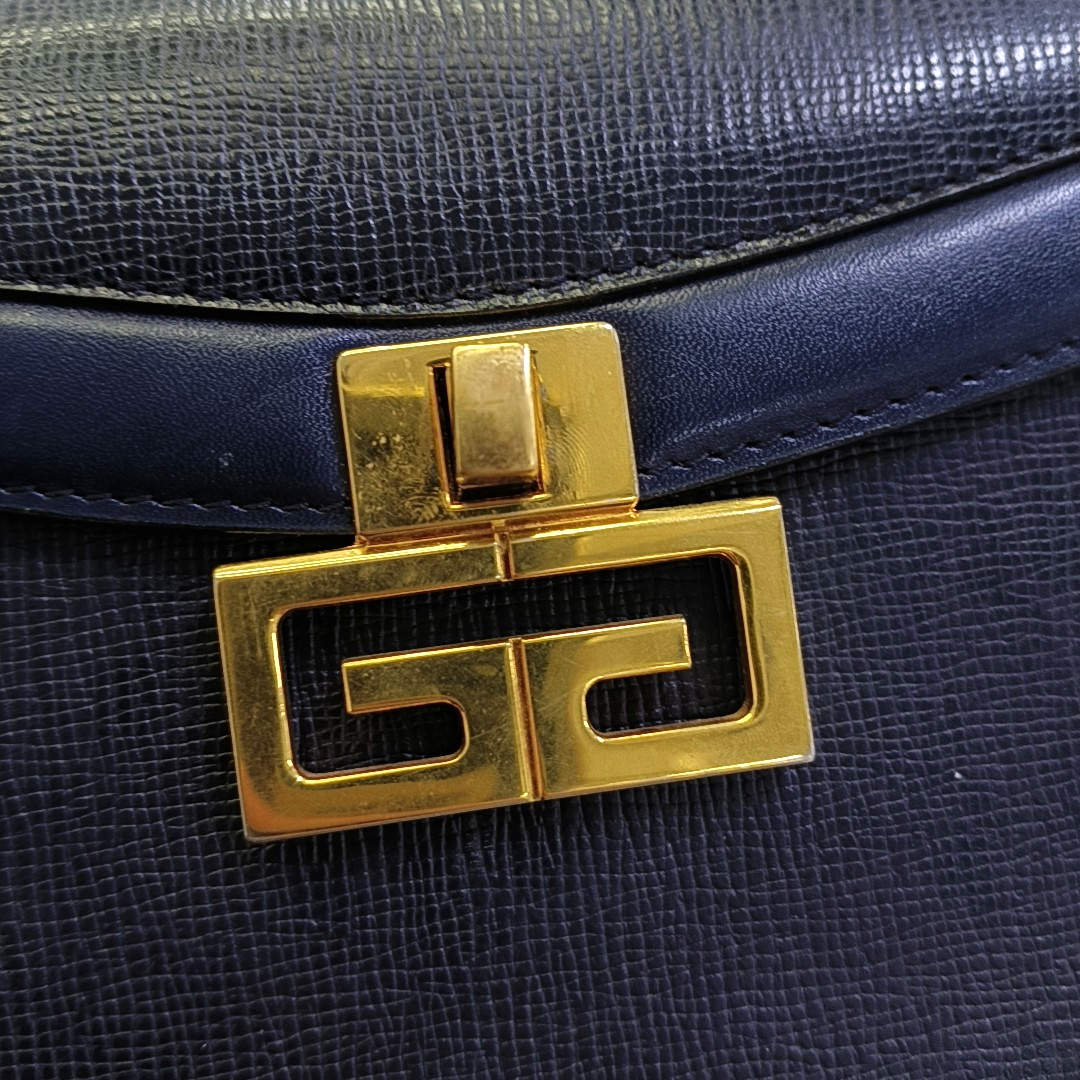 GIVENCHY Box Bag Black Cowhide Embossed Handbag Golden hardware Removable shoulder strap-(SKU)-944013708