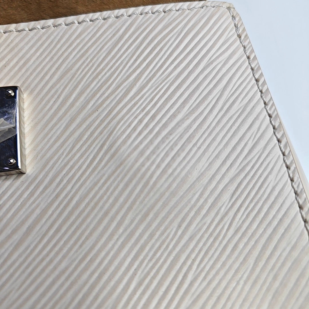 LOUIS VUITTON CLUNY Mini Size Beige EPI Calfskin Water Ripple Pattern Shoulder Bag Tote Bag Crossbody Bag Silver Hardware Removable Strap Included Accessories Complete-(SKU)-969178861