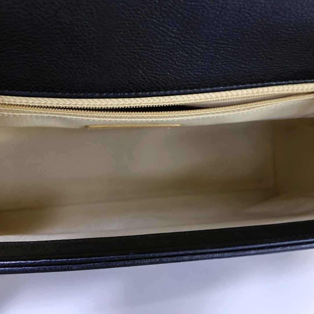 CHANEL LABEL CLICK Black Calfskin Shoulder Bag Golden Hardware 23 Clasp-(SKU)-969413962