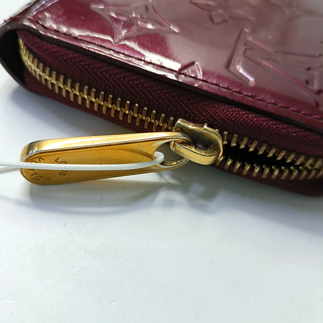 LOUIS VUITTON Burgundy Cowhide Monogram Embossed Wallet Golden hardware-(SKU)-956443743