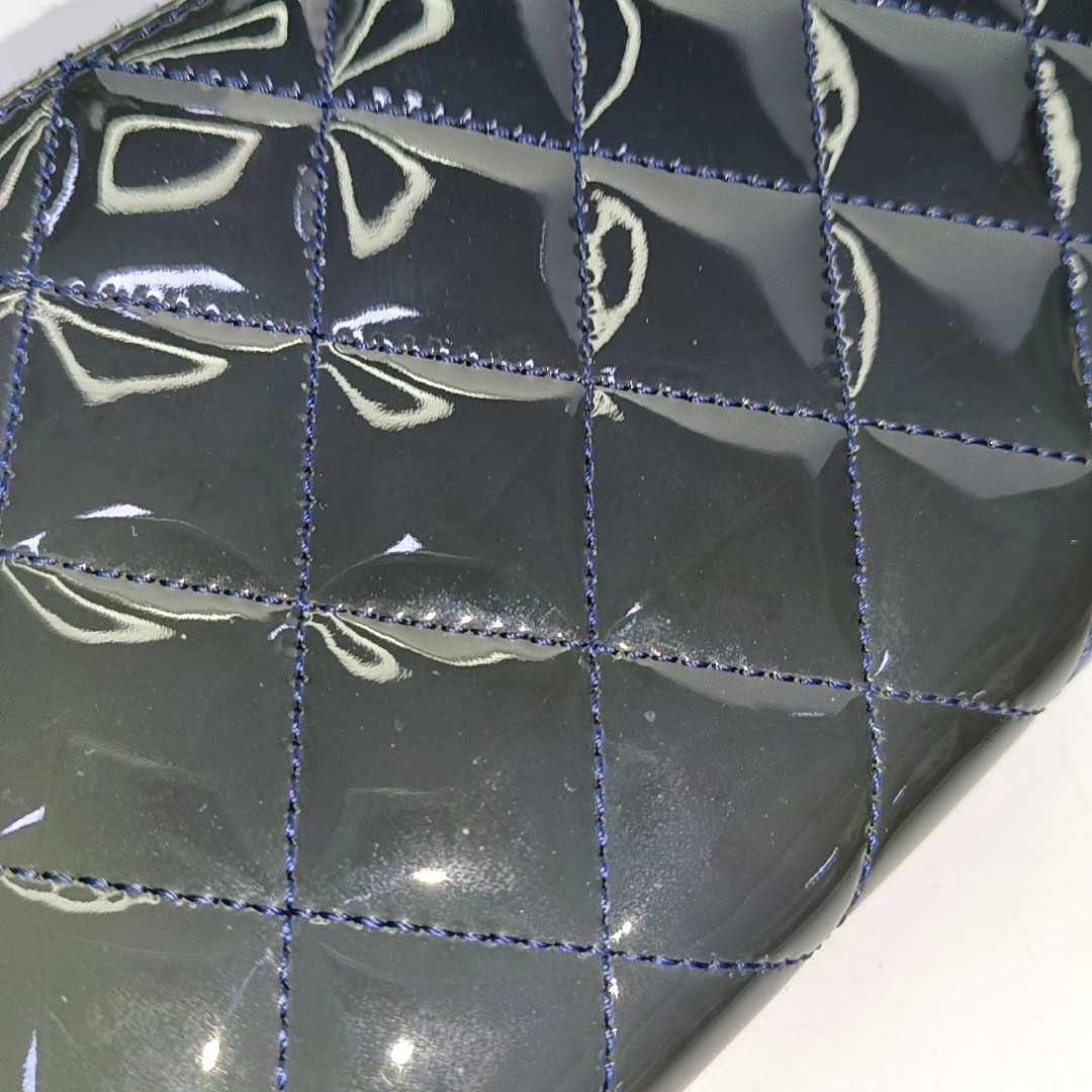 CHANEL ZIPPY深蓝色漆皮菱格纹,绗缝钱包 20nan-(SKU)-938651990