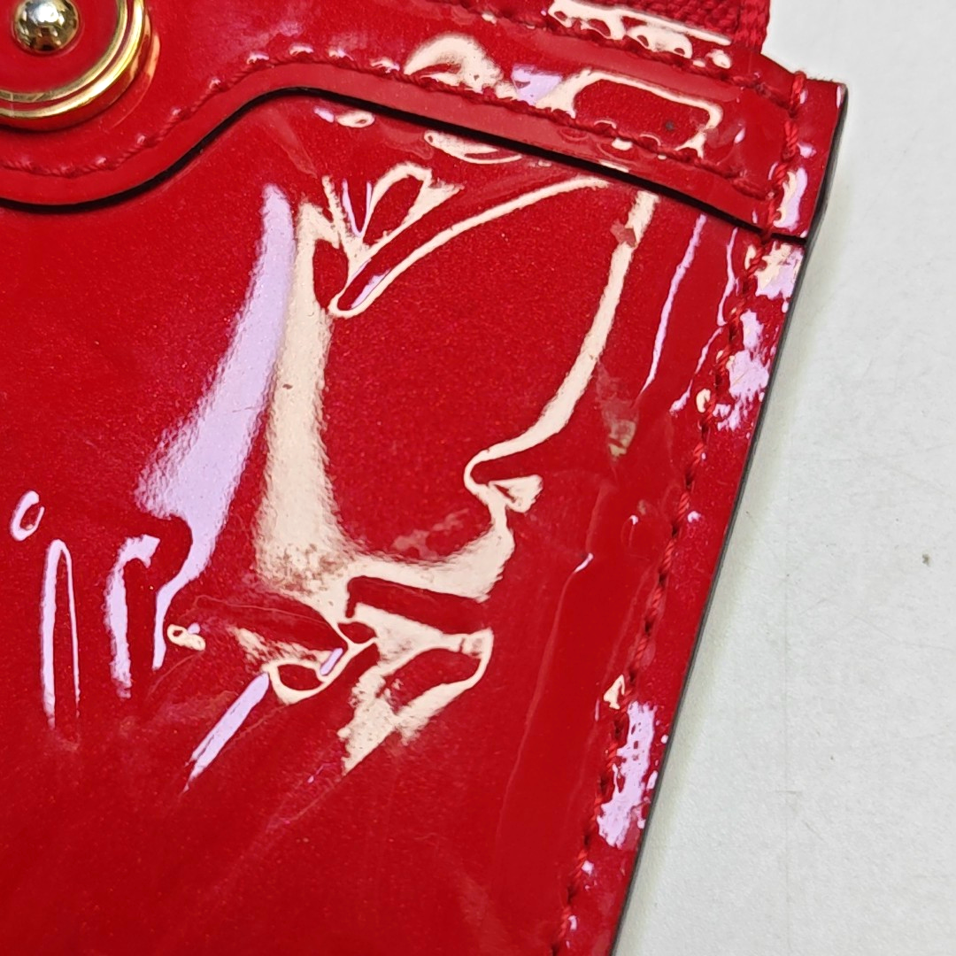 LOUIS VUITTON Red Patent Leather Textured Handbag Golden hardware-(SKU)-944993230