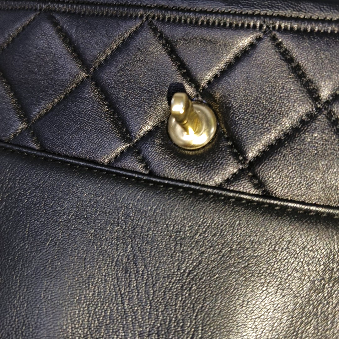 CHANEL GRAPHIC Medium Black Leather Quilted Shoulder Bag with Removable Strap-(SKU)-933903189