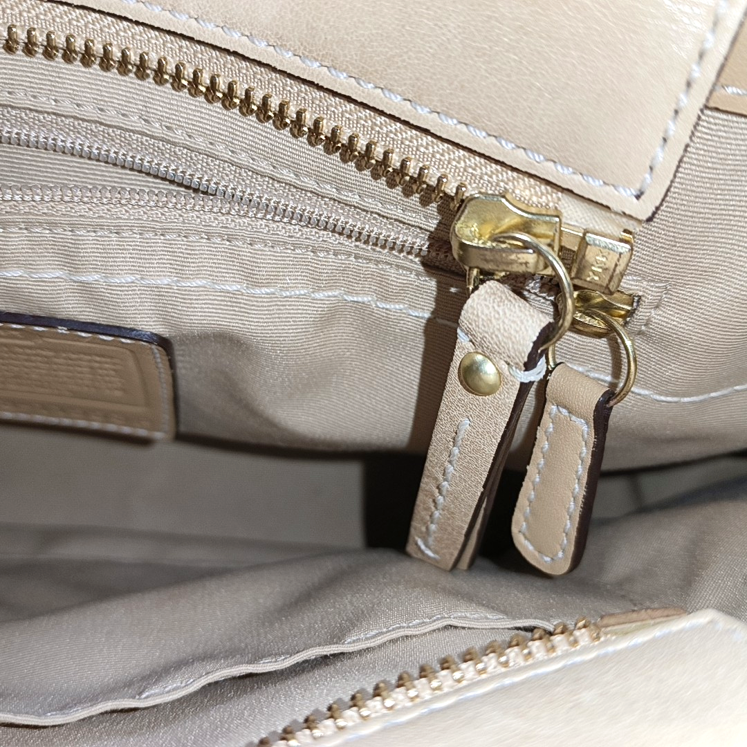 COACH Tote bag Khaki Leather Single Shoulder Bag and Handbag Golden hardware-(SKU)-933061501