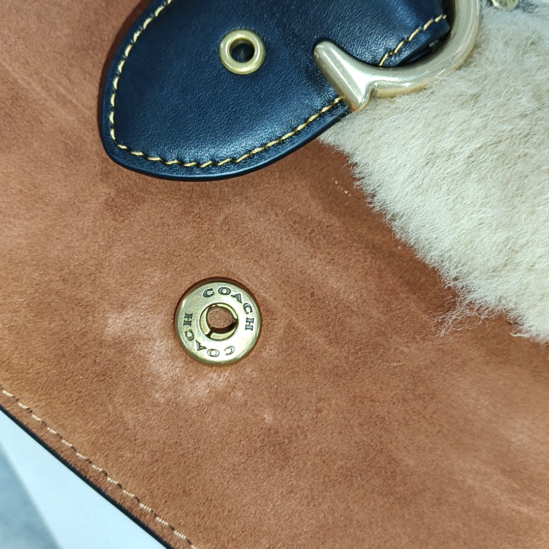 COACH BEAT Beige Fabric Stud Single Shoulder Bag Crossbody Bag Golden hardware shoulder straps-(SKU)-13839887