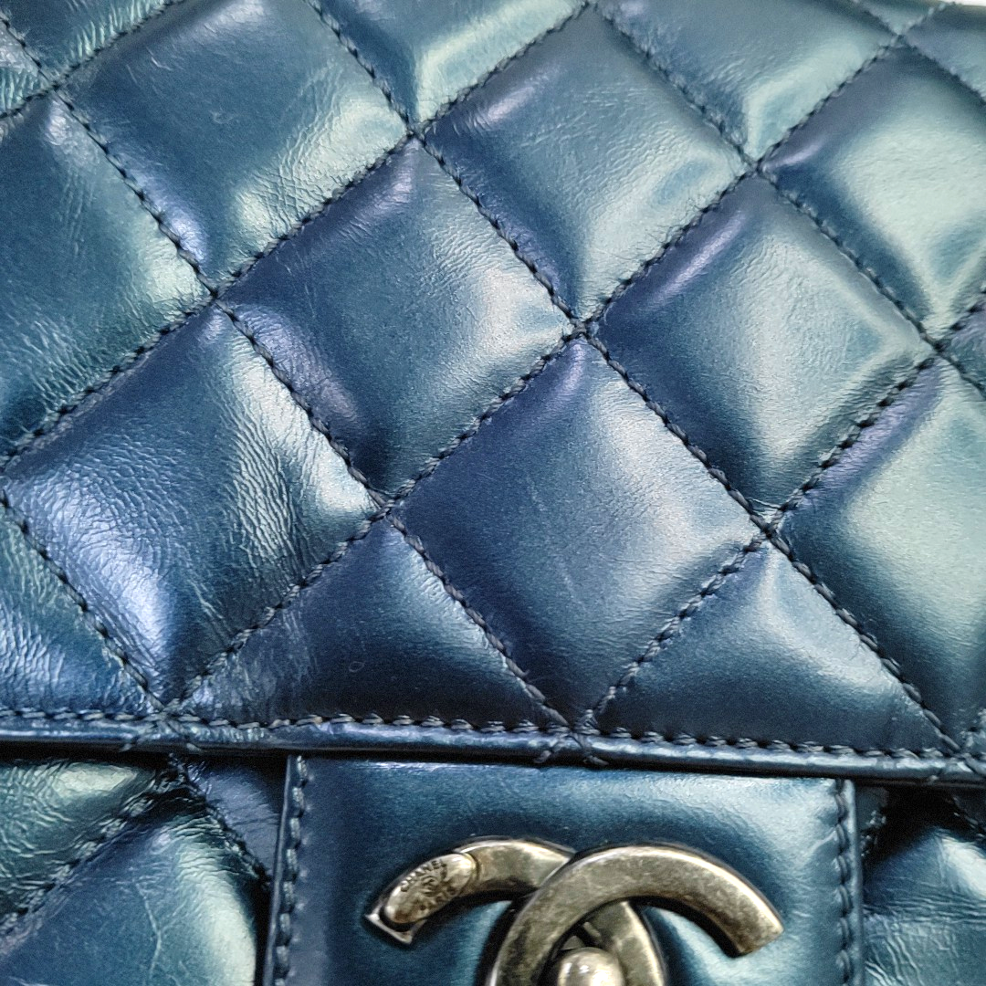 CHANEL CLASSIC FLAP Medium Dark Blue Calfskin Quilted Matelassé Shoulder Bag Rutenium Hardware 22 Clasp-(SKU)-946830693