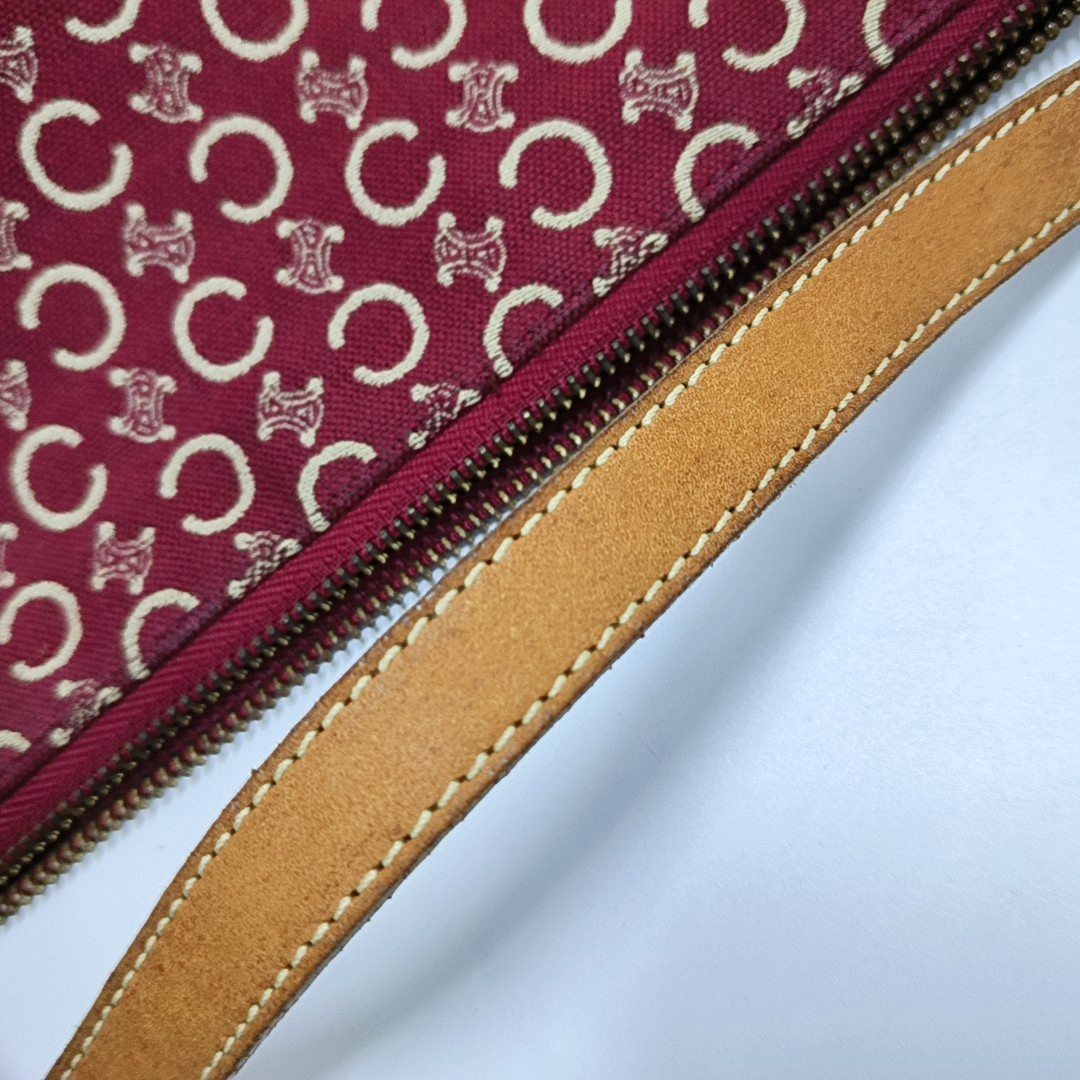 CELINE Red Canvas Triumph Handbag Golden hardware Removable shoulder strap-(SKU)-956322936
