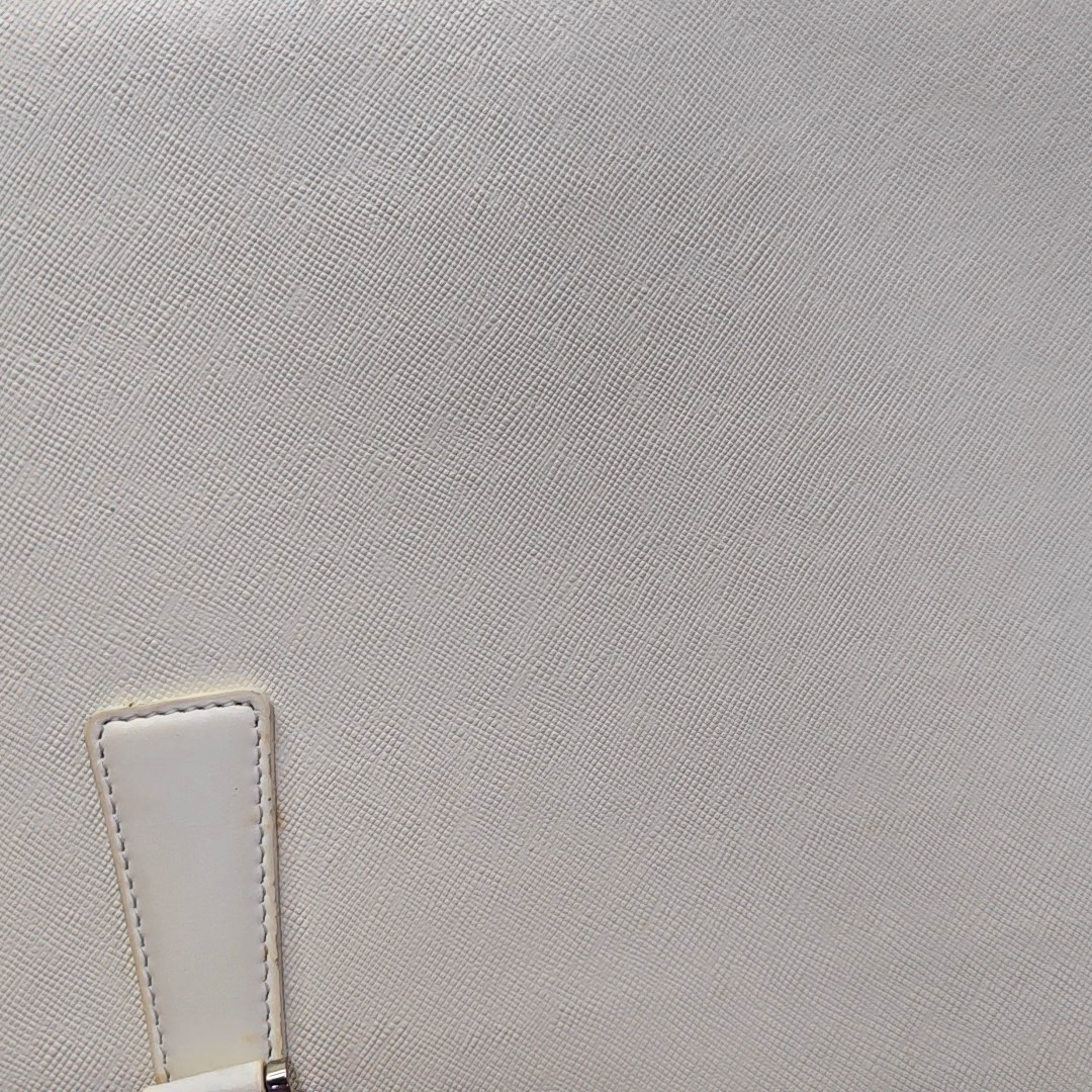 BURBERRY Tote bag Small size White Cowhide Textured Handbag Silver Hardware-(SKU)-946077428