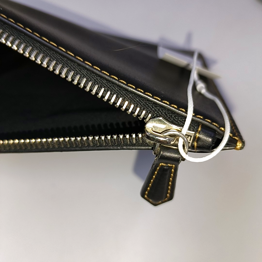 FENDI Black牛皮双F刺绣手拿包 Silver Hardware-(SKU)-941590561