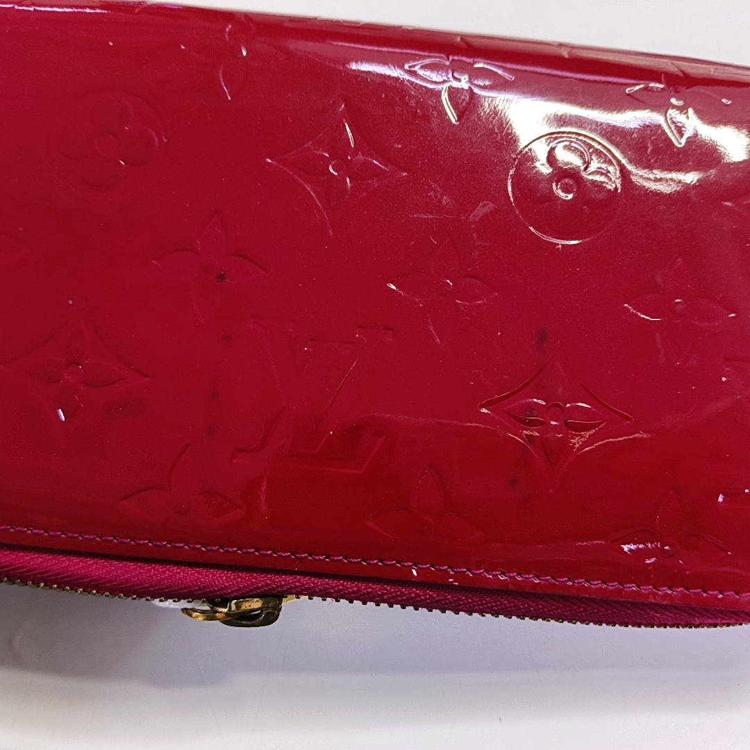 LOUIS VUITTON Red patent leather embossed wallet Golden hardware Complete Accessories-(SKU)-931296992