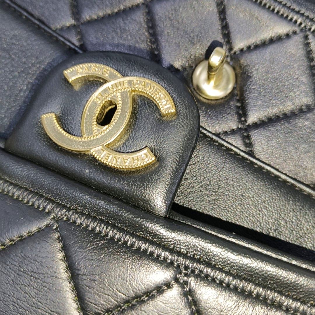 CHANEL GRAPHIC Medium Black Leather Quilted Shoulder Bag with Removable Strap-(SKU)-933903189