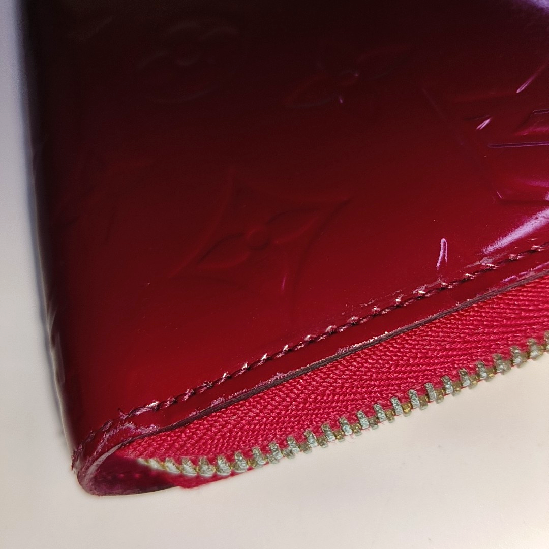 LOUIS VUITTON Fuchsia Patent Leather Crinkled Wallet Golden hardware-(SKU)-939810629