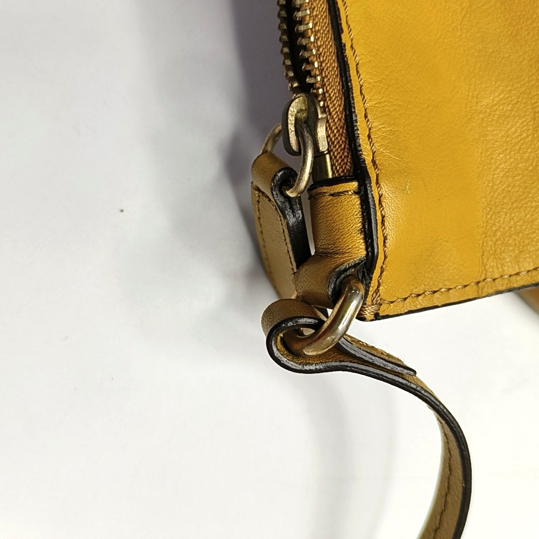 BURBERRY Tote bag Mustard Cowhide Cutout Single Shoulder Bag Golden hardware Sub-bag-(SKU)-953287825