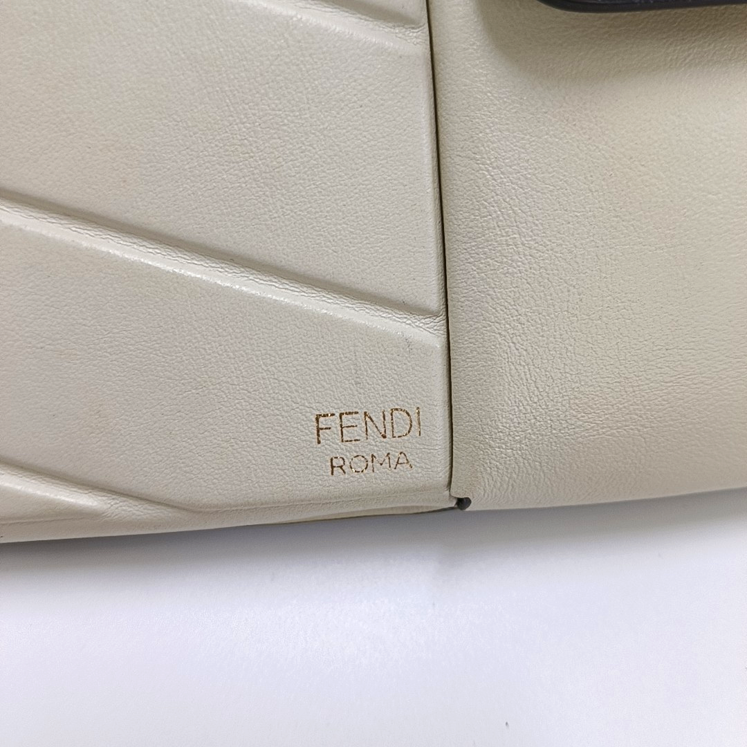 FENDI 2 Pockets White Cowhide Single Shoulder Bag Crossbody Bag Golden hardware-(SKU)-952863900